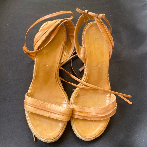 Summer woven sandals. ♻️ upcycle, recycle ♻️ it has a lot of potential. - Picture 4 of 7